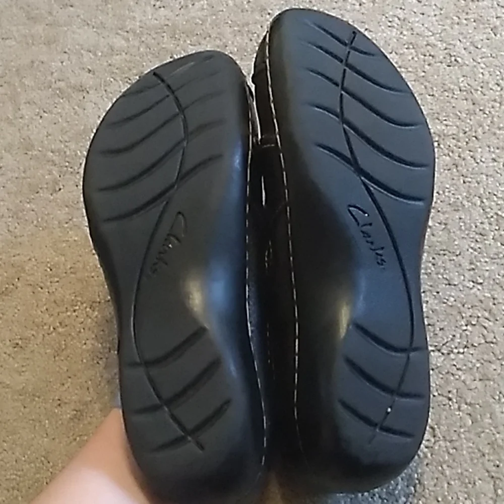 Women's Black Clarks Shoes, Size 7.5 - Picture 6 of 7